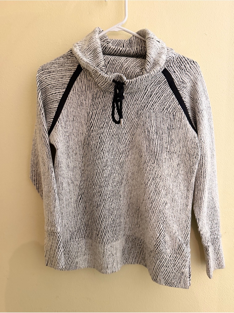 Victoria’s Secret Women’s XS Cowl Neck Pullover Sweater White Black Marled